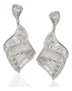 Late 20th Century Pair of Glamerous Chandelier Diamond Earrings