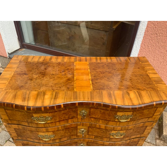 Baroque Chest of Drawers in Saxony Walnut with Maple, Late 18th Century For Sale - Image 6 of 18