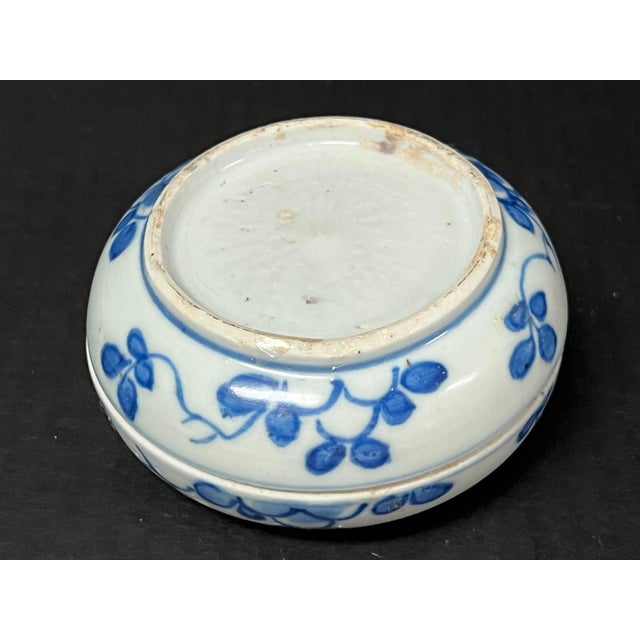 Late 19th Century Chinese Art Porcelain Blue and White Round Pill Box For Sale - Image 9 of 10