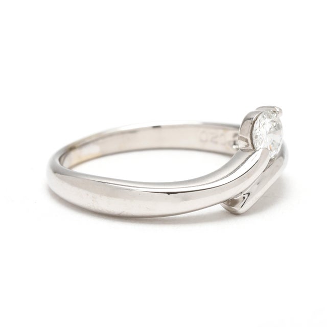 Modern Diamond .20ctw Bypass Ring, 18k White Gold, Ring Size 5.5 For Sale - Image 3 of 7