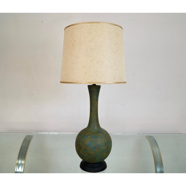 Vintage 1960's Mid century Modern table lamp for sale. It's in excellent condition, and has beautiful colors. It's made of...