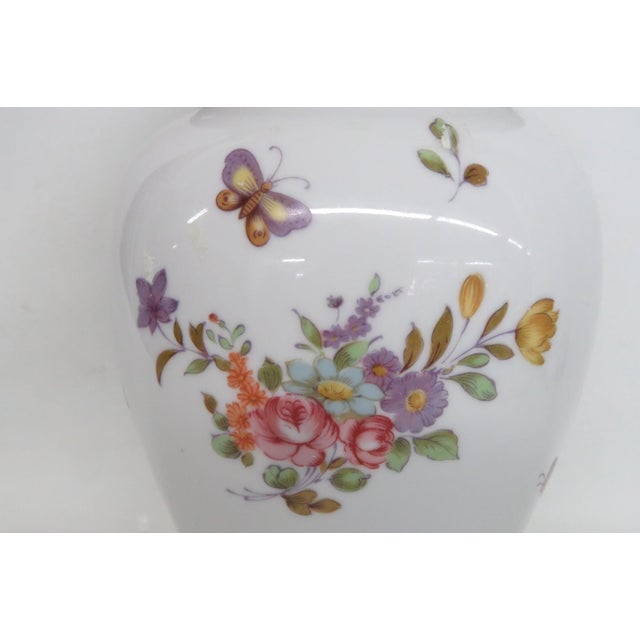 Andrea by Sadek White Lidded Porcelain Ginger Jar With Flowers Butterflies 5013b For Sale - Image 9 of 17