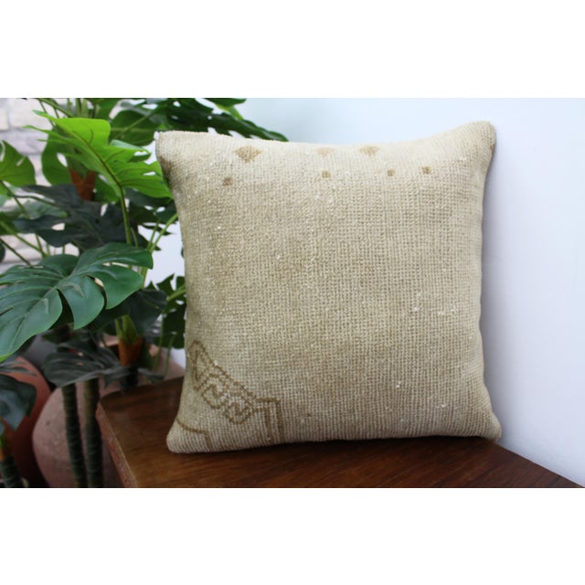 1960s Vintage Rug Decorative Pillow Cover - 18.5"x18.5" For Sale - Image 5 of 8