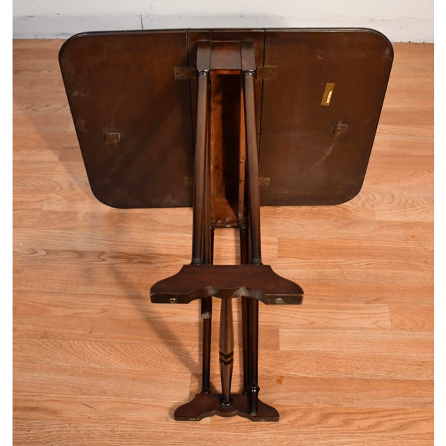 1920s Antique English Mahogany Banded Satinwood Drop-Leaf Side Table For Sale - Image 10 of 12