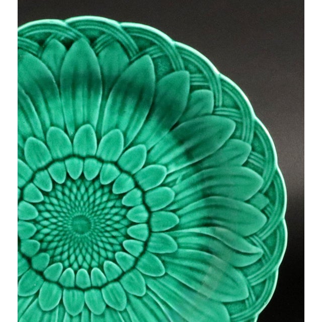 Wedgwood Green Majolica Earthenware Sunflower Plates Set (15) For Sale - Image 9 of 11