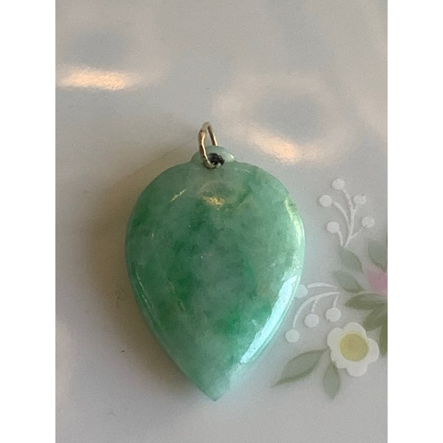 Chinese Vintage 14k Gold & Natural Grade a Green Jadeite "Longevity Peach" Heart Pendant For Sale - Image 3 of 7
