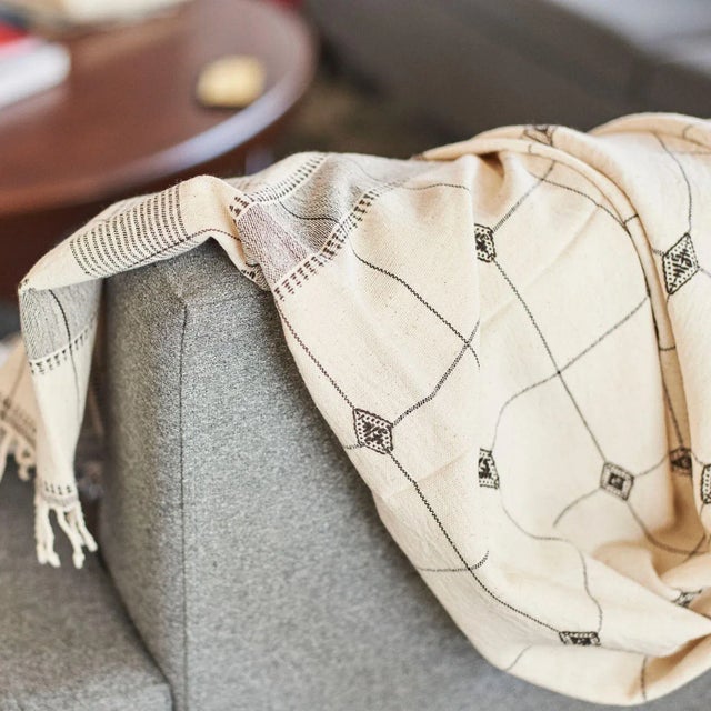 2020s Mool Handloom King Size Bedpsread Coverlet Black & White, in Organic Cotton For Sale - Image 5 of 9