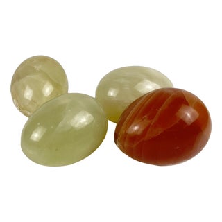 Vintage Decorative Eggs in Translucent Veined Onyx, 1970s, Set of 4 For Sale