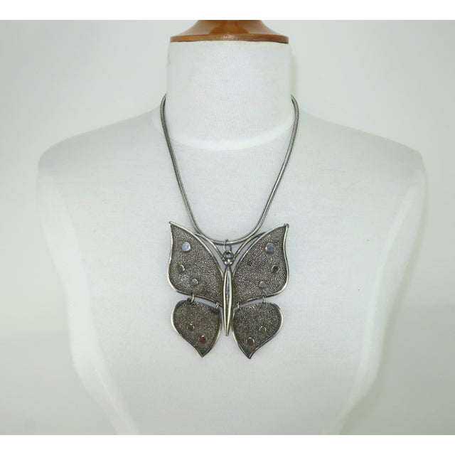 Silver Metal Articulated Butterfly Pendant Necklace, c.1970 For Sale - Image 10 of 12