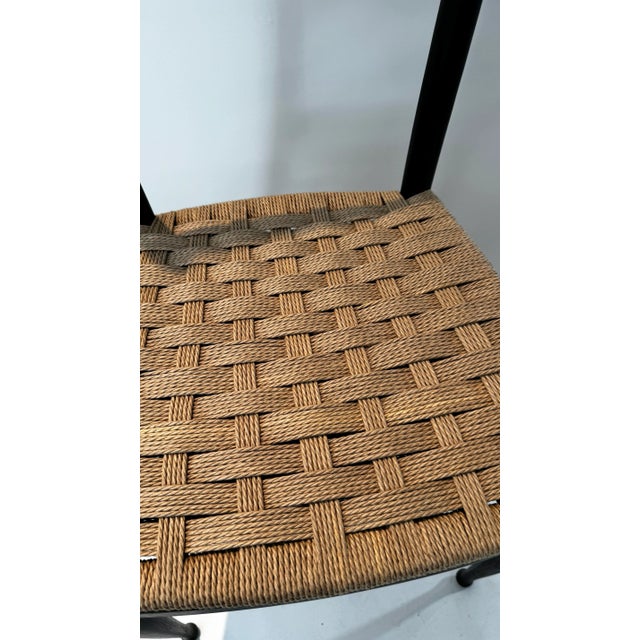 1950s Set of Six Italian Gio Ponti Style Black Wood Ladder Back Dining Chairs With Danish Cord Woven Seats For Sale - Image 5 of 9