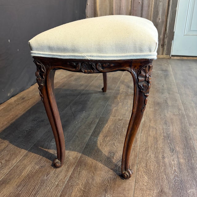 Antique French Louis XV Carved Walnut Bench With New Linen Upholstery For Sale In Portland, ME - Image 6 of 10