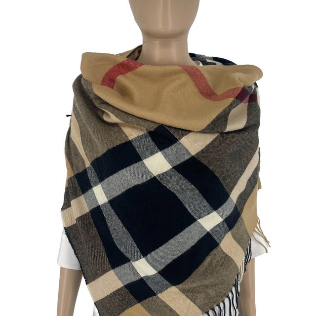 English Burberry Beige Plaid Triangle 100% Wool Scarf For Sale - Image 3 of 8