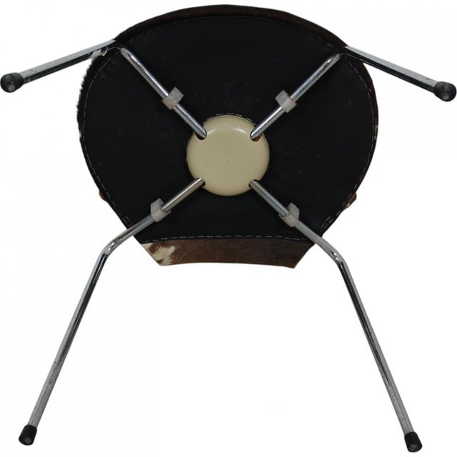 Seven Chairs in Cow Hide by Arne Jacobsen, 2000s, Set of 6 For Sale - Image 14 of 15
