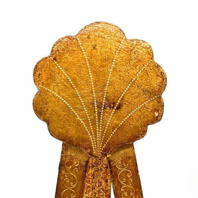 Mid 20th Century Vintage Italian Florentine Italian Gold Giltwood Shell Motif Easel, Hand-Carved Gold Leaf Display Stand - Hollywood Regency For Sale - Image 5 of 15