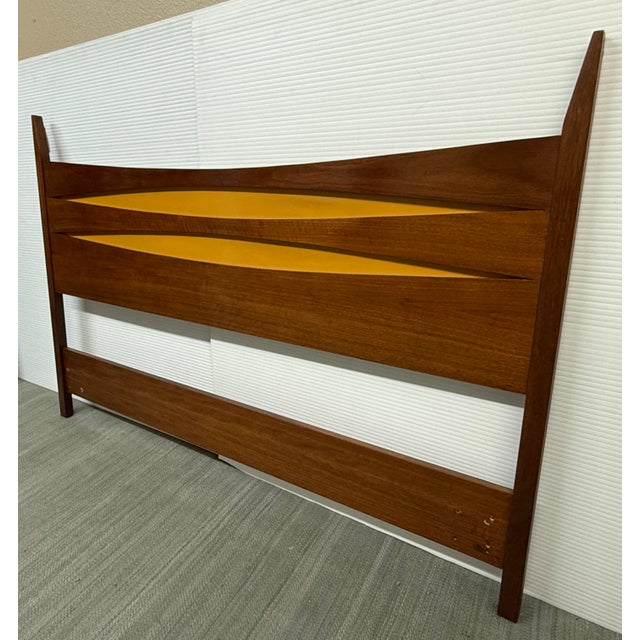 Mid-Century Modern Queen Size West Michigan Furniture MCM Headboard For Sale - Image 3 of 12