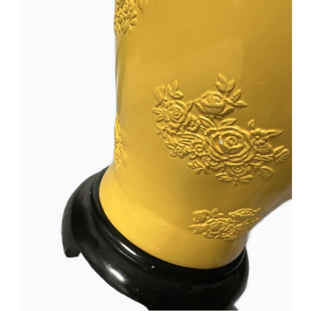 Chinoiserie Late 19th Century Chinoiserie Embossed Yellow Ginger Jar Lamp on Wood Base For Sale - Image 3 of 7