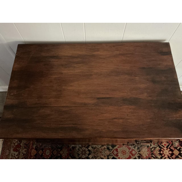 Queen Anne Vintage Mahogany Chest of Drawers in Queen Anne Style For Sale - Image 3 of 3