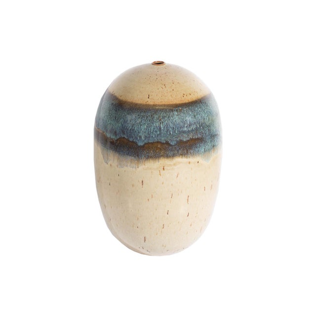 A studio pottery vase by the American ceramic artist Richard Tuck (1948-2013). Signed to the underside, the vessel...