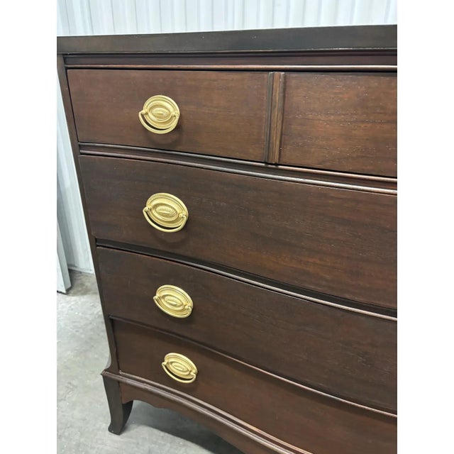 Colonial Serpentine Hepplewhite Mahogany Chest For Sale - Image 4 of 12