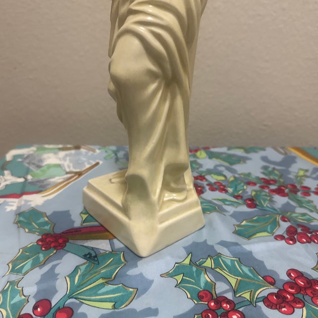 Add a touch of classical elegance to your home or office with this beautiful reproduction of the iconic Venus de Milo.