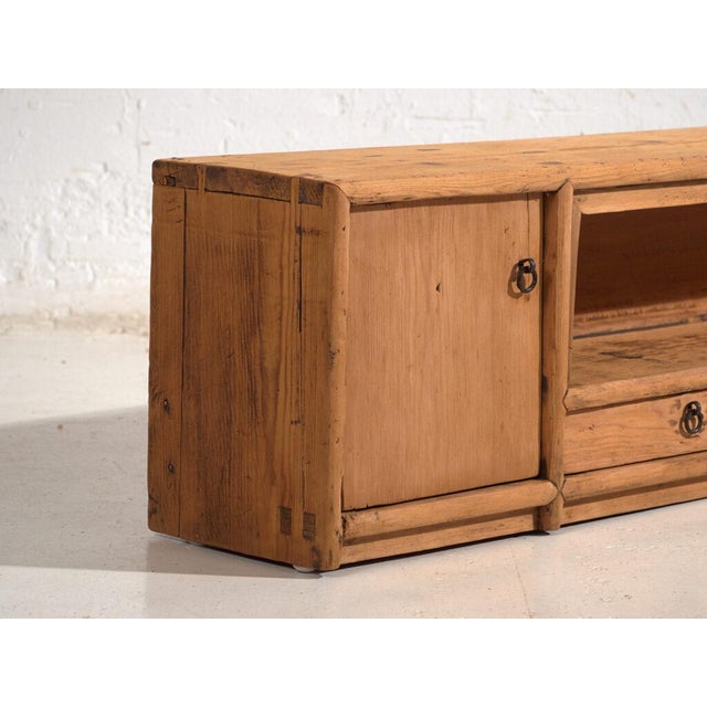 Low Antique Qing Dynasty Gansu Bench or Sideboard in Pine For Sale - Image 4 of 12