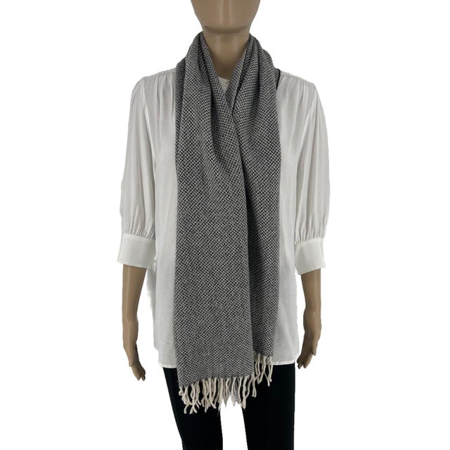 Giorgio Armani Late 20th Century Giorgio Armani Grey Wool Blend Scarf For Sale - Image 4 of 8