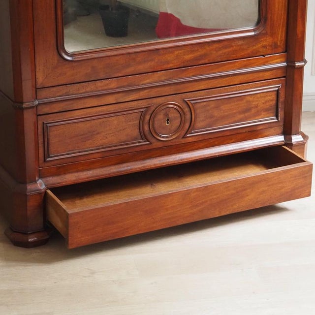 Louis-Philippe Mirrored Cabinet in Walnut, 1860s For Sale - Image 6 of 18