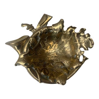 Vintage English Country Cast Brass Hunt-Themed Catchall Bowl For Sale