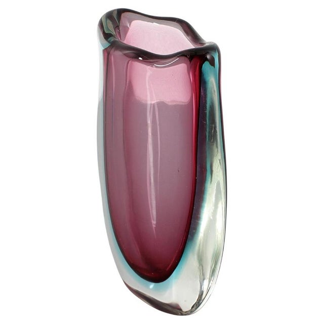 Delightful small Murano glass vase, submerged purple. Attributable to Flavio Poli, Italian manufacture from the 1960s\....