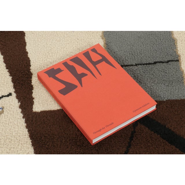 Brown Contemporary Mid-Century Modern Inspired by Eileen Gray Wool Rug, India For Sale - Image 8 of 9