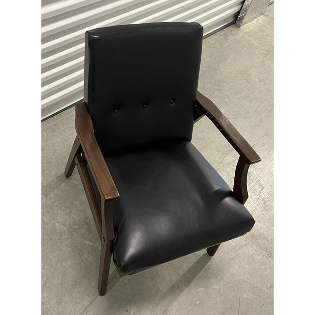 Mid-20th Century Black, Button-Tufted, Faux Leather Accent Chair With Wooden Legs & Arms - Vintage Charm! For Sale - Image 14 of 15