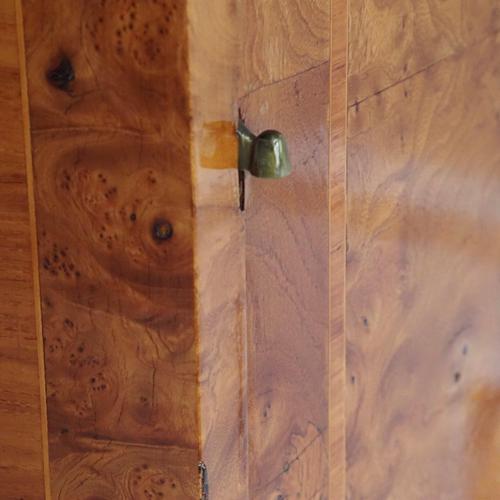 French Wardrobe in Burl Wood with Inlays and Large Mirror, 1880-1900 For Sale - Image 14 of 18