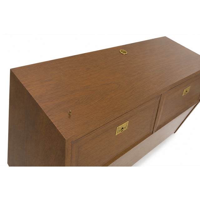 Henredon Campaign-Style Queen Headboard With Built-in Storage – Oak & Brass– Mid-Century Modern For Sale - Image 10 of 12