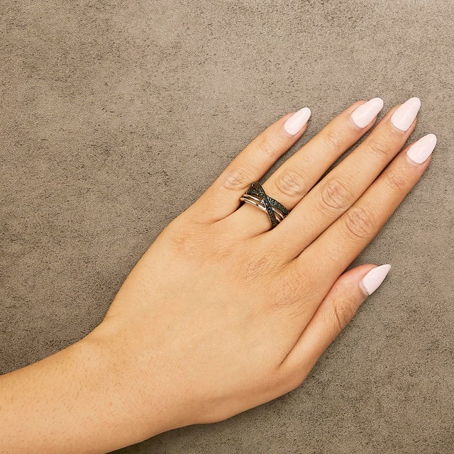 Early 21st Century Sterling Silver 1/2 Cttw Black and Blue Diamond Crossover Bypass Ring - Size 7 For Sale - Image 5 of 6