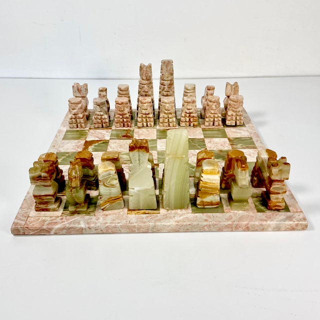 1970s Vintage Italian Mediterranean Hand Carved Pink Marble & Sage Onyx Chess Set - 33 Pieces For Sale - Image 4 of 16