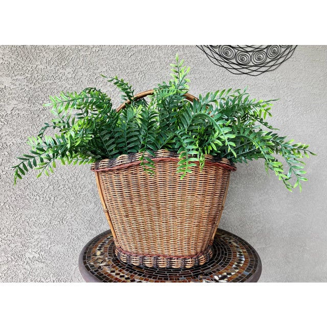 Late 20th-Century Stylish Rattan & Willow Pedestal Base Basket For Sale - Image 12 of 12