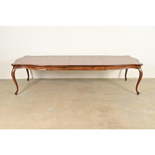 An exceptional French Provincial Louis XV style extension dining table By Henredon USA, Circa 1980s Walnut, with gorgeous...