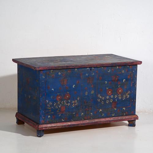 Antique Navy Blue Trunk with Floral Details, 1920s For Sale - Image 12 of 12