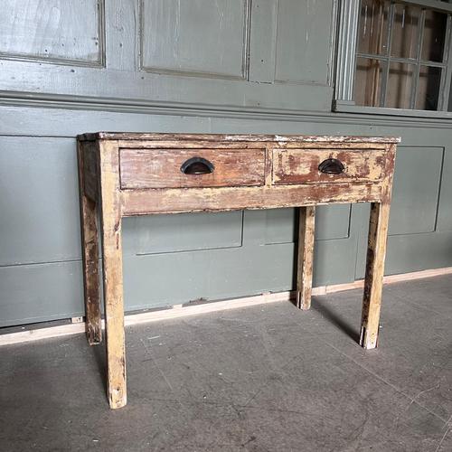 Vintage distressed desk / side table with 2 drawers and cup handles. Dimensions: H: 72.5cm W: 93.5cm D: 50cm