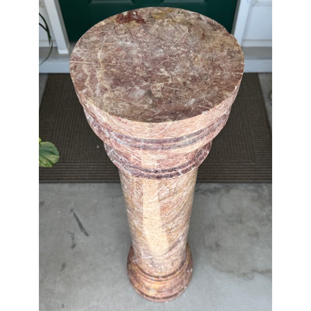 Neoclassical 1980s Fine Pink Italian Marble 40" Neoclassical Pedestal Column Ft. Breccia-Style Veining For Sale - Image 3 of 18