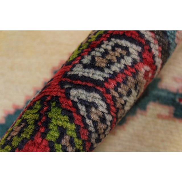 Vintage Hand-Knotted Wool Runner Rug – 2.6 X 9.9 Ft – Ivory Red For Sale In New York - Image 6 of 8