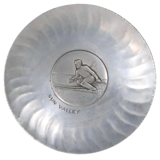 Kensington Ware Early 20th Century Souvenir Art Deco Sun Valley Skier Aluminum Plate Made in Switzerland Marked Sigg For Sale - Image 4 of 8