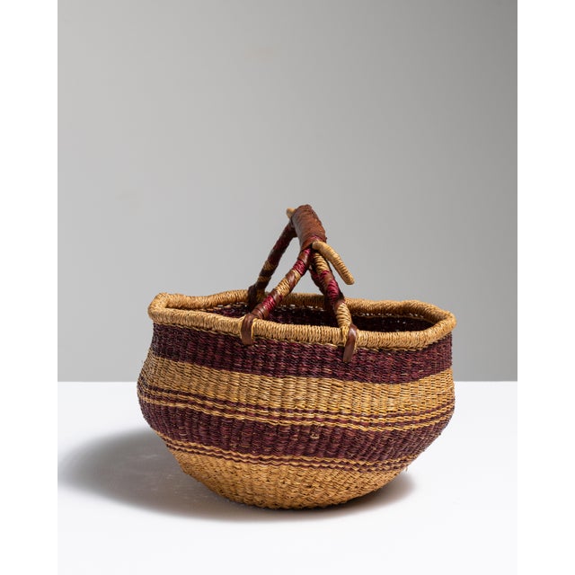 Mid 20th Century United Kingdom Tan Wicker Basket For Sale - Image 11 of 15