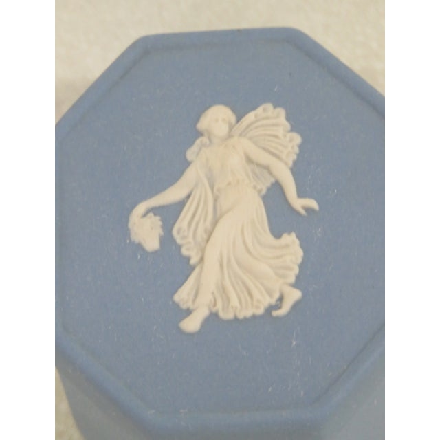 English Wedgwood Jasperware Blue Octagon Cameo Ring Dish Jewelry Pill Box With Lid For Sale - Image 3 of 13
