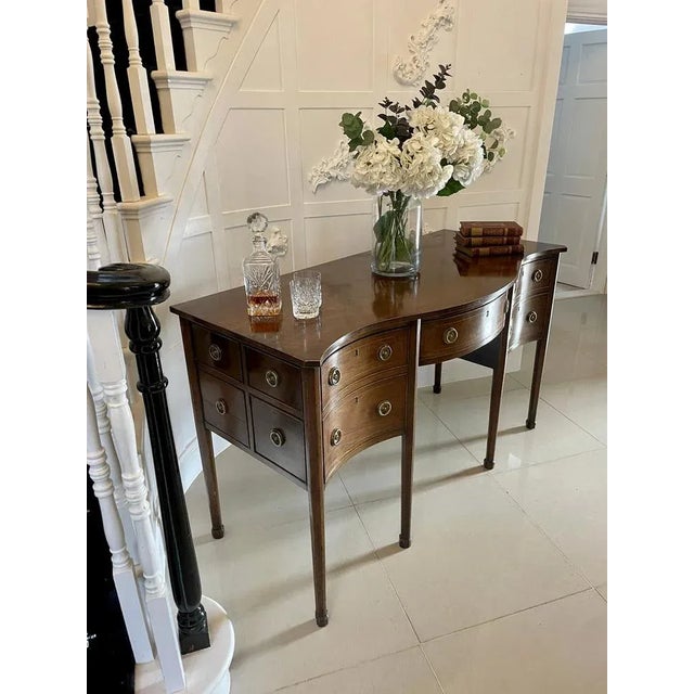 George III Mahogany Serpentine Shaped Sideboard, 1780s For Sale - Image 4 of 11