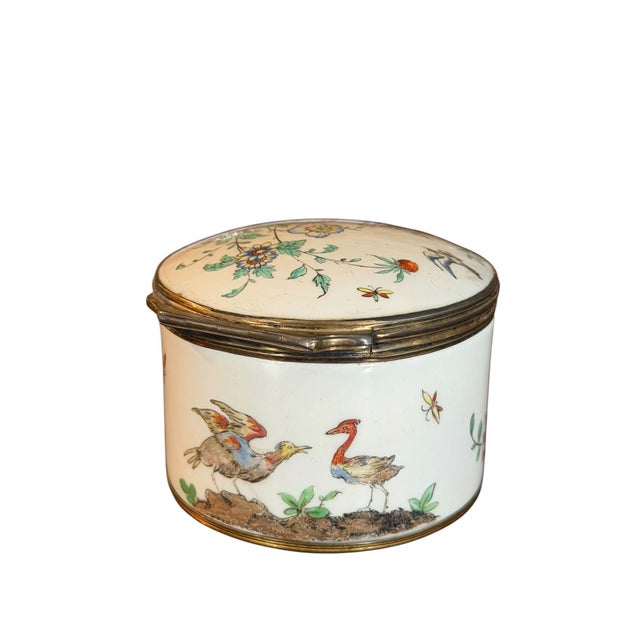 Rococo 18th Century A Large Silver Gilt Mounted Chantilly Soft Paste Chinoiserie Snuff Box For Sale - Image 3 of 15
