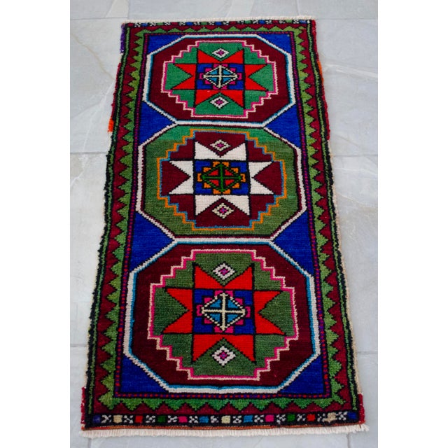 1970s Hand Knotted Oushak Rug. Colorful Rug, Bath Mat, Laundry Decor 1'5" X 3' For Sale - Image 5 of 9