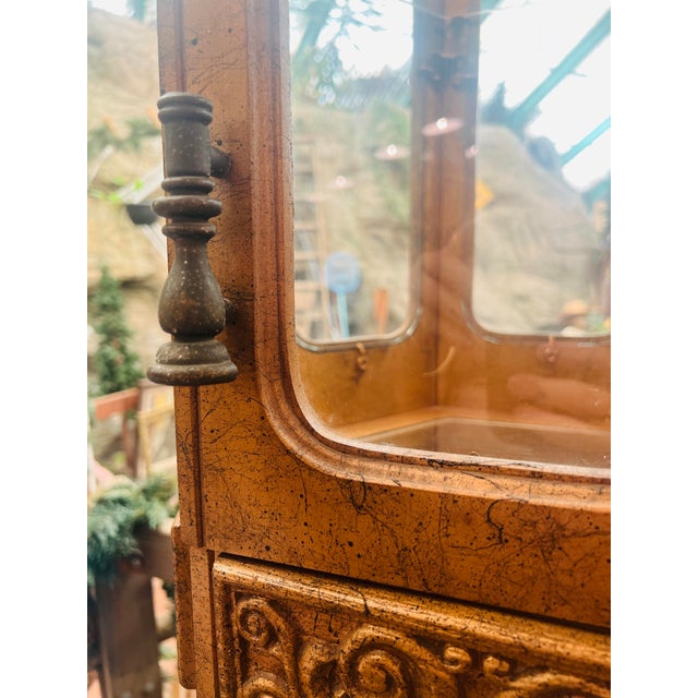 Gold Mid-Century Hollywood Regency Gold Gilt Display Cabinet | Curio For Sale - Image 8 of 18