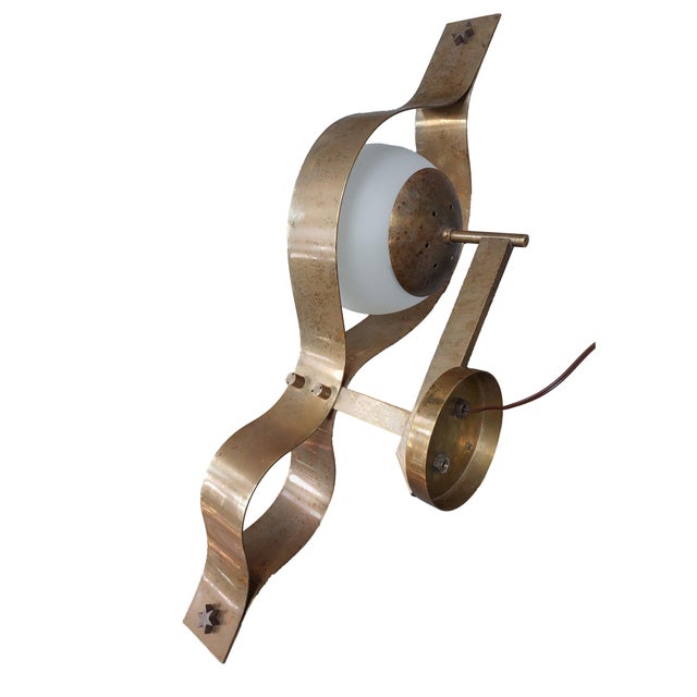 Pavone Wall Lamps in Polished Brass with Etched and Sandblasted Glass Diffusers by Gio Ponti for Arredoluce, 1960s, Set of 2 For Sale - Image 6 of 7