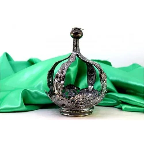 Silver Crown with Reliefs of Acanthus Leaves For Sale - Image 9 of 9